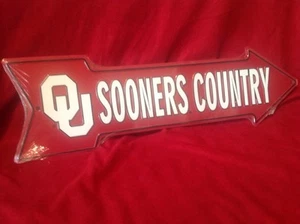 Insegna in metallo Oklahoma Sooners Football SOONERS COUNTRY THIS WAY nuova! - Foto 1 di 1
