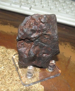 212 Gm. CANYON DIABLO EISENMETEORIT; MUSEUMSQUALITÄT; ARIZONA STÄNDER ENTHALTEN - Bild 1 von 9