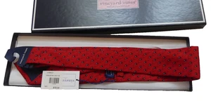 Cravatta uomo Vineyard Vines collezione personalizzata seta Wesleyan University rossa cardinale - Foto 1 di 11