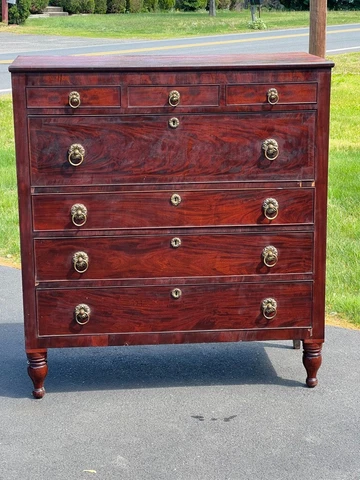 Early Nineteenth Century Sheraton Seven Drawer Mahogany Gentlemen’s Chest Cover