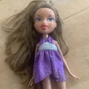 Bratz Doll MGA YASMIN ? Doll BROWN HAIR BLUE GREEN EYES PINK/red LIPS - Picture 1 of 5