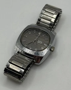Vintage Timex Marlin TV Dial Day Date Men’s Watch Manual Wind Stretch Band RUNS - Picture 1 of 6
