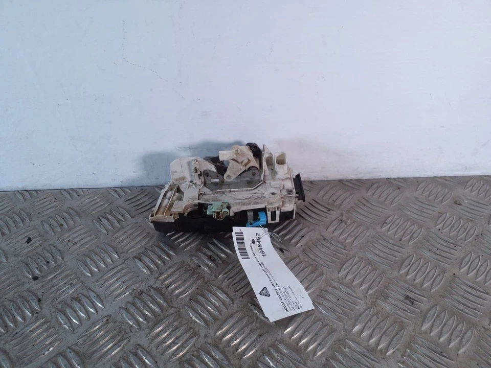 DODGE CALIBER Mk1 Front Left Door Lock Assembly 4589095AH - Image 1 of 4