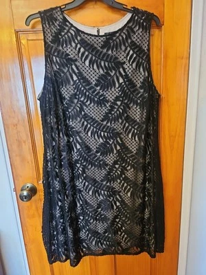 Sharagano 黑色可伸缩米色蕾丝晚礼服无袖连衣裙,尺寸 24W,全新无标签  — 第 1/4 张图片