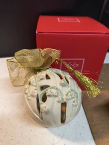 Lenox 2012 Lily Of The Valley Kissing Ball Christmas Ornament #822594 - Picture 1 of 4