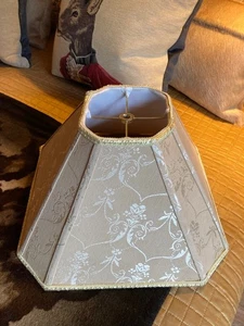 RH RESTAURIERUNGSBESCHLÄGE GOLD HELLBRAUN QUADRATISCH 14x8,5 GLOCKENSCHNÖRKELREBE TISCHLAMPENSCHIRM - Bild 1 von 24