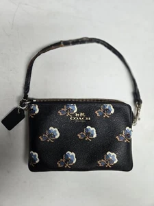 Coach New York Wristlet Black Used - Picture 1 of 1