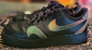 Zapatos Nike Air Force 1 bajos fuera de lugar para hombre talla 10 negros CK7214-001 en muy buen estado - Imagen 1 de 8