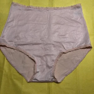 Vantage Vanity Fair Nylon Spandex Stretch Panties Soft Pink Satin Lace Trim Sz L - Picture 1 of 10