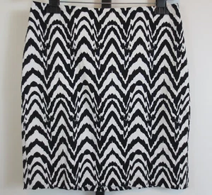 Falda lápiz Banana Republic Outlet para mujer talla 10 negra blanca con estampado de cebra - Imagen 1 de 6