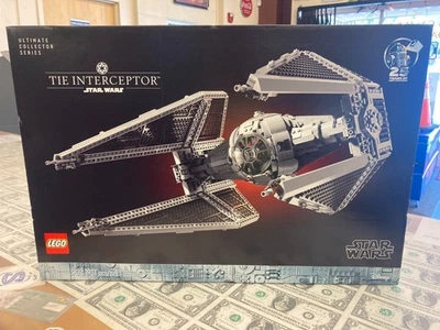LEGO Star Wars Ultimate Collector Series UCS The Interceptor (75382) Foto 1 de 4