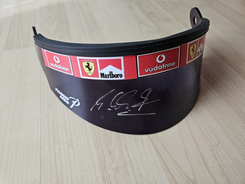 Michael Schumacher original signiertes Formel 1 Ferrari Helm Visier (1:1) - Bild 1 von 4