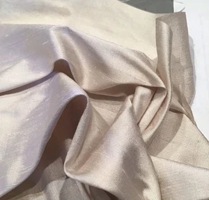 100% SILK SMOOTH DUPION CREAMY IVORY FABRIC REMNANT 46 CMS. X 78 CMS. FREEPOST! - Picture 1 of 6