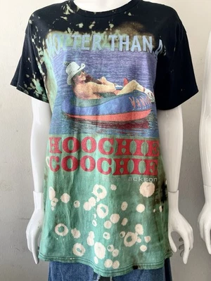 Camiseta Alan Jackson Hotter Than A Hoochie Koochie Grande Personalizada Tye-Dye Foto 1 de 4