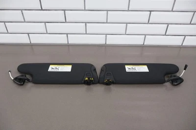 Dodge Challenger 2023 par de parasoles interiores iluminados diestros y diestros (negro X9) Foto 1 de 4