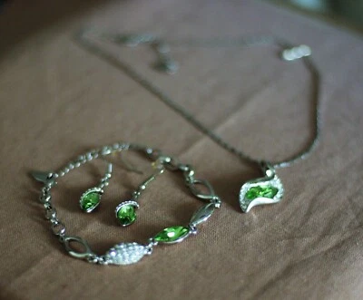 Conjunto de joyas de plata y peridoto-collar, pendientes, pulsera-elegante y atemporal Foto 1 de 3