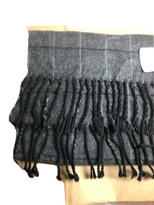 BUFANDA CUELLO DOCKERS GRIS A CUADROS ACRÍLICO, FLECOS, HECHA EN ITALIA Foto 1 de 4