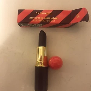 Nuevo sin caja, lápiz labial mate MAC, "SALTO DE DELICIA", colección NUTCRACKER - Imagen 1 de 4