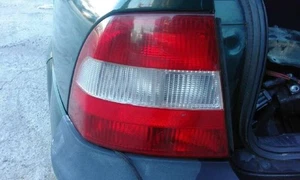 Fanale posteriore esterno sinistro / 372820 per Opel Vectra B Berlino 2.0 DTI - Foto 1 di 4