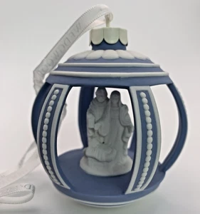 Adorno de Navidad Wedgwood Jasperware Azul Blanco Bola NATIVIDAD - Imagen 1 de 6