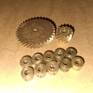 12 X PCS(1 X #211A/211B)SHINY BRASS MECCANO HELICAL GEAR SET & 10 X #59 COLLAR - Picture 1 of 1