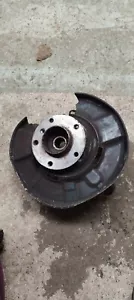 2010 BMW E88 REAR LEFT SIDE WHEEL HUB SPINDLE 6762857 - Picture 1 of 11