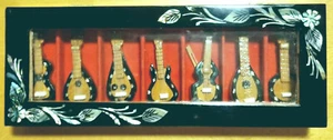 Miniatur Gitarren Set - Bild 1 von 3