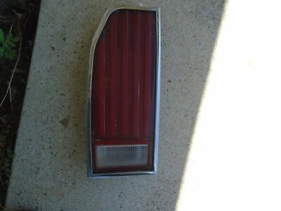Ford Country Squire Wagon 1979-1991 - luz trasera lateral izquierda  Foto 1 de 4