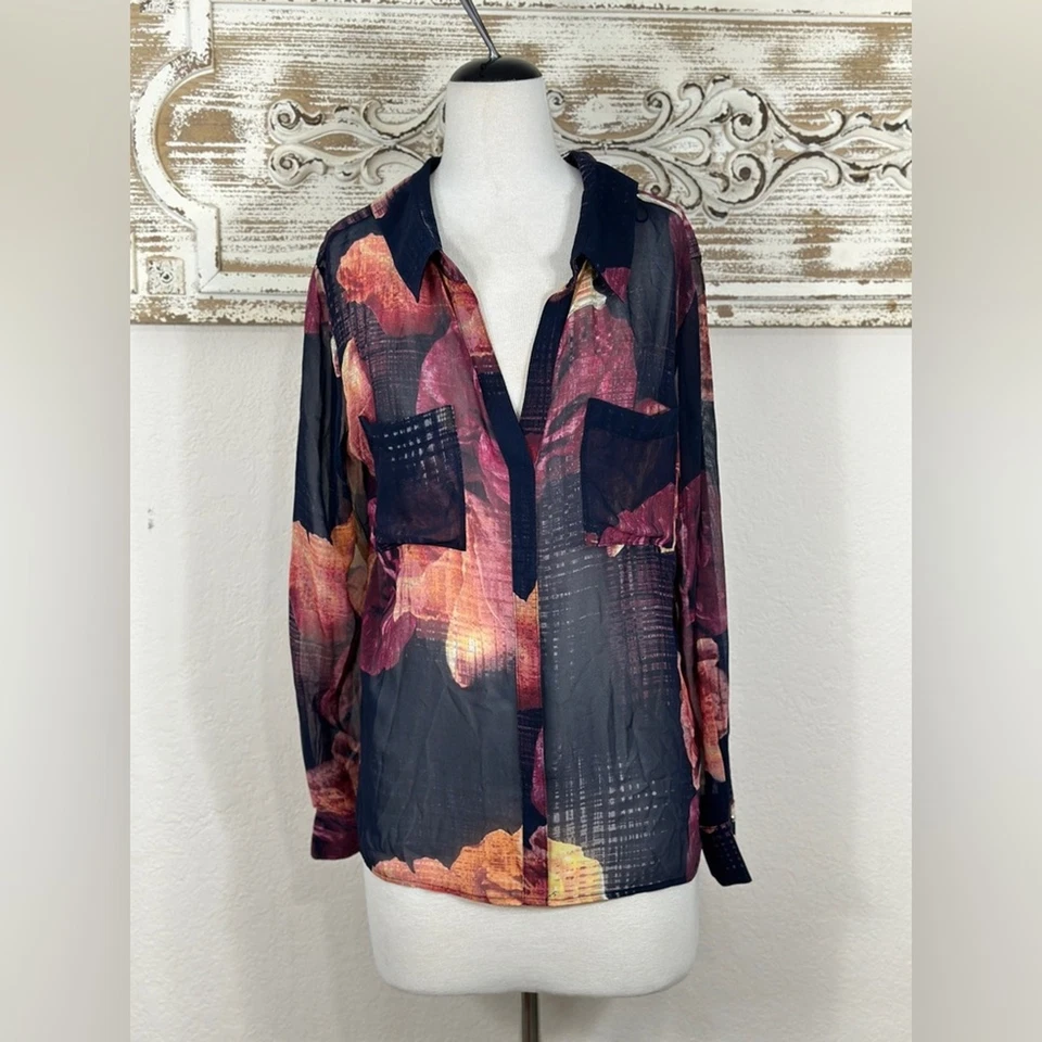 Blusa de gasa azul oscuro transparente floral Robert Rogriguez talla grande Foto 1 de 4