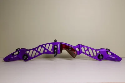 Win & Win Wiawis ATF-DX Recurve Riser - 25" & Associated Accessories. - Image 1 of 4