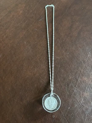 Moneda de diez centavos de mercurio de plata 1942-S en resina en una cadena de plata de ley - ¡Impresionante! Foto 1 de 4