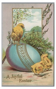 Ein fröhliches OSTERN niedliches Baby Küken farbiges Ei Vintage Postkarte - Bild 1 von 2