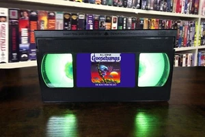 Gänsehaut: Das Biest aus dem Osten VHS Lampe + Fernbedienung - Bild 1 von 2