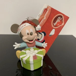 Disney Hallmark Mickey Mouse 2014 BABY'S 1ST CHRISTMAS 2" Holiday Ornament Neu - Bild 1 von 4