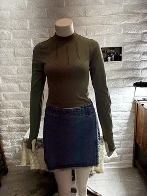 Top corto Old Navy sin costuras Go Dry Performance manga larga agujero mediano para el pulgar caqui nuevo con etiquetas Foto 1 de 4