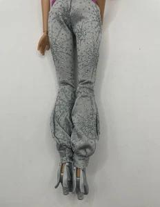 Barbie Fashionista Im Rampenlicht Glam Puppe - kultiviert Top - 2011 mit Zubehör - Bild 1 von 10
