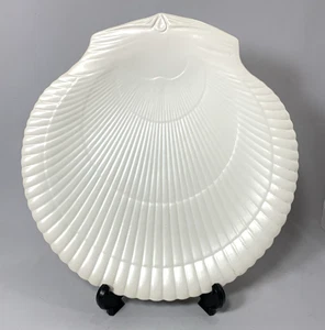 Plato de cena Wedgwood Nautilus concha crema satinado 10,5" astillas vintage en la parte posterior - Imagen 1 de 10