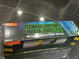 Bote de utilería NECA TMNT Mutagen réplica Tortugas Ninja caja abierta - Imagen 1 de 6