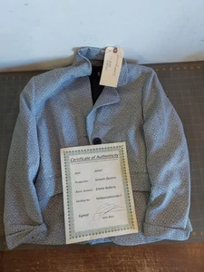 Emma Roberts Scream Queens Kleiderschrank grau festliche Jacke - Bild 1 von 7