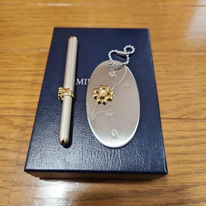 Mikimoto Spiegel Lippenpinsel Set Perlendekoration Gold Blume mit Box aus Japan Neu - Bild 1 von 3