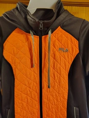 Chaqueta deportiva Fila para mujer talla M rosa/negro acolchada con capucha bolsillos con cremallera completa Foto 1 de 4