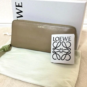 Loewe round-zip long wallet in beige shiny nappa calfskin - Picture 1 of 24