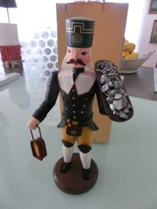 Bergmann mit Erz + Grubenlampe aus dem Erzgebirge, NP 65,- Euro, Originalkarton - Bild 1 von 12