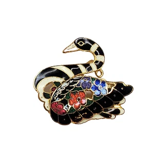 Vintage Schwan Brosche Cloisonne Emaille Anstecknadel Vogel Blumen schwarz weiß goldfarben - Bild 1 von 4