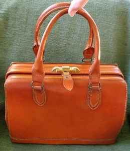 Vintage Saddle Leather Travel Overnight Dr. Hand Bag Style - Picture 1 of 9