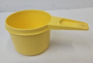 Tupperware Measuring Cup 3/4 Yellow Vintage - Picture 1 of 8