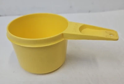 Tupperware Measuring Cup 3/4 Yellow Vintage - Image 1 of 4