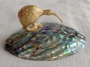Vintage Kiwi on Paua Abalone Shell Decorative Figurine Made in New Zealand - Picture 1 of 12