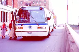 ORIGINAL KODACHROME SLIDE NYC BUS 1983 GM RTS #3095 Bx-26 BEDFORD PARK 4.2.92 - Bild 1 von 1