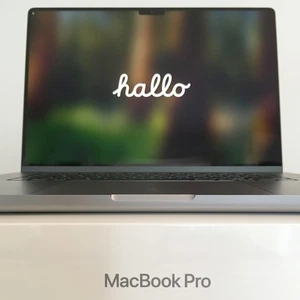 Apple MacBook Pro 16", M1 Pro, space grey, tylko 49 cykli, pełna 100% pojemności - Zdjęcie 1 z 16